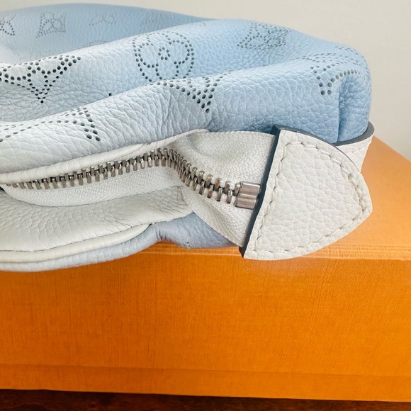 Louis Vuitton, Scala Pouch Bag Gradient Mahina Leather Mini - Picture 6 of 12